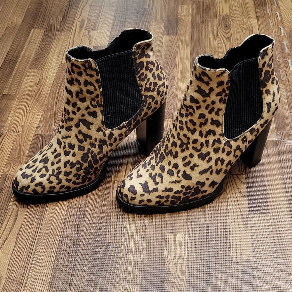 Shoe Dazzle Leopard Print Ankle Boots Size 10